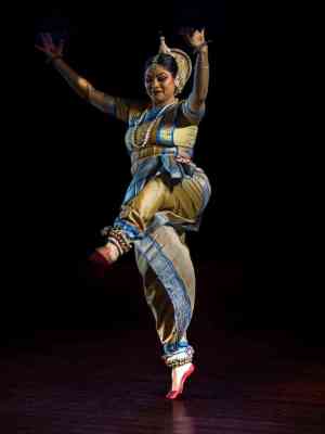 shomrita_-Odissi_-soloist