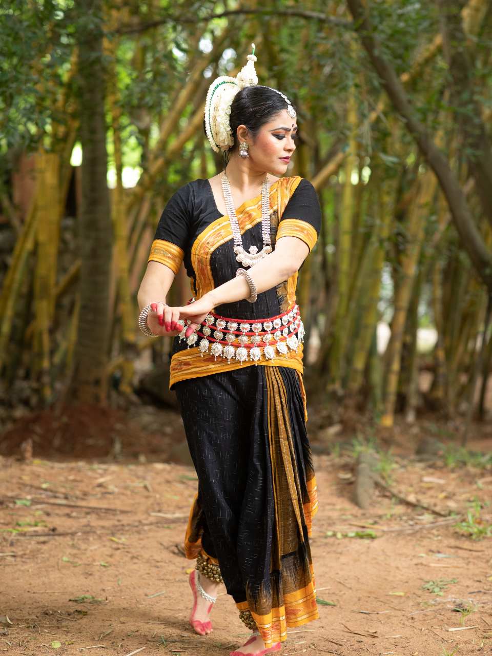 SHROMITHA MANDAL - Dancing